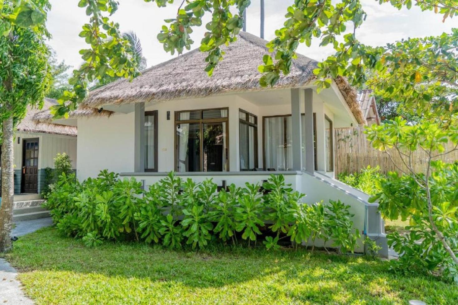 Adarin Beach Resort Mae Nam Buitenkant foto