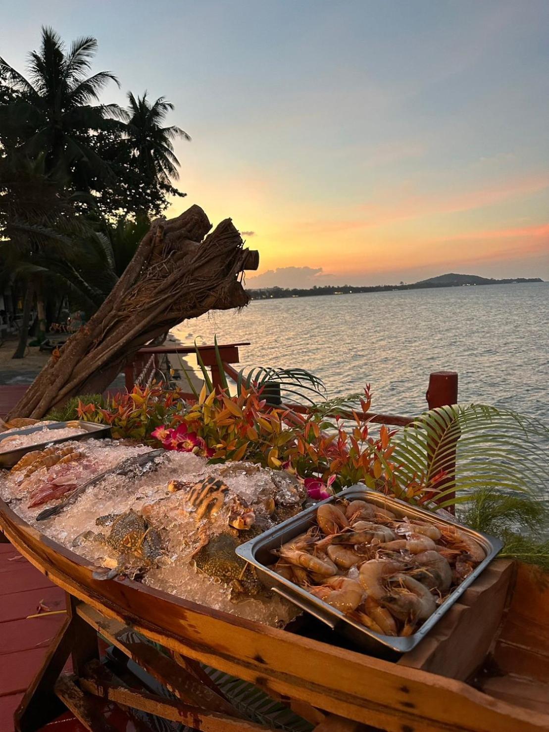 Adarin Beach Resort Mae Nam Buitenkant foto